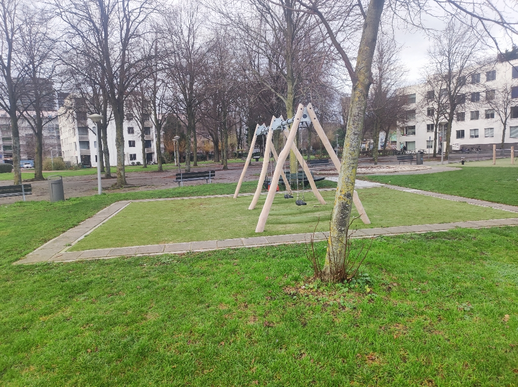 kunstgras speeltoestellen IJplein